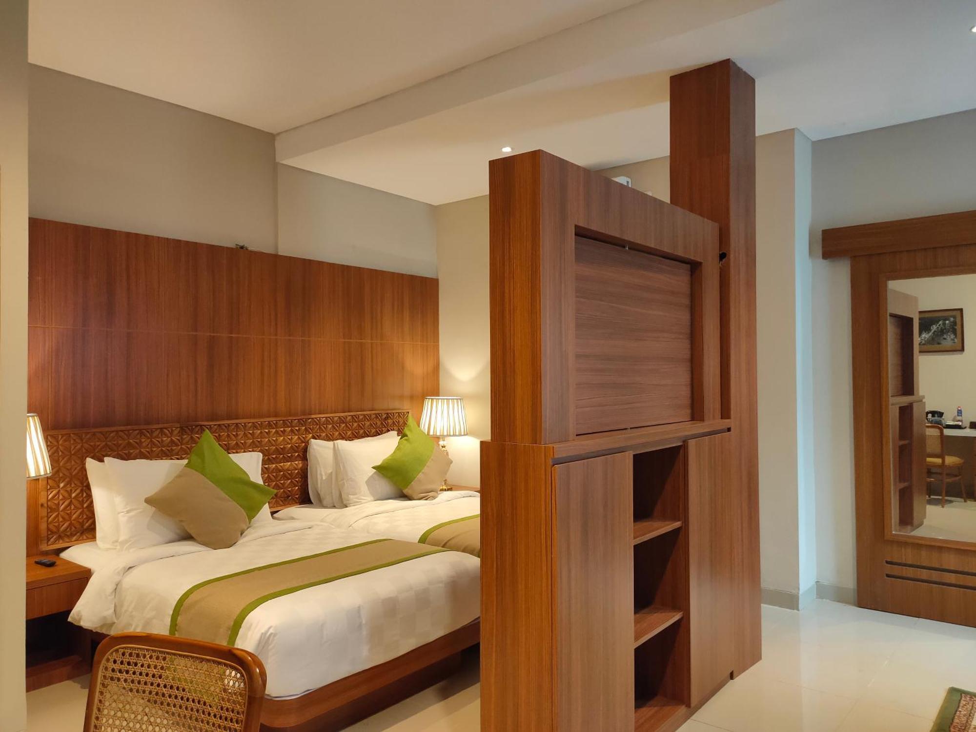 Wyndham Garden Yogyakarta Hotel Conference & Action Park Sleman  Exterior foto